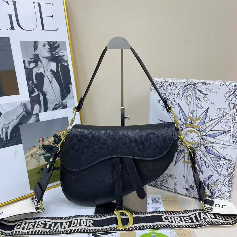 7883 - (HIGH QUALITY PURSE)