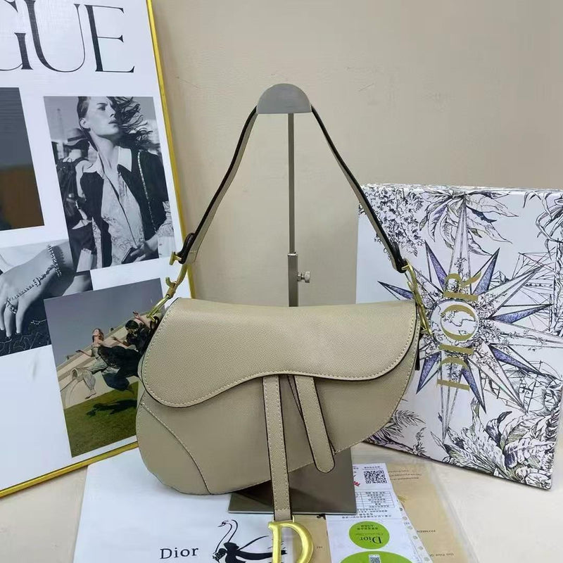 7883 - (HIGH QUALITY PURSE)